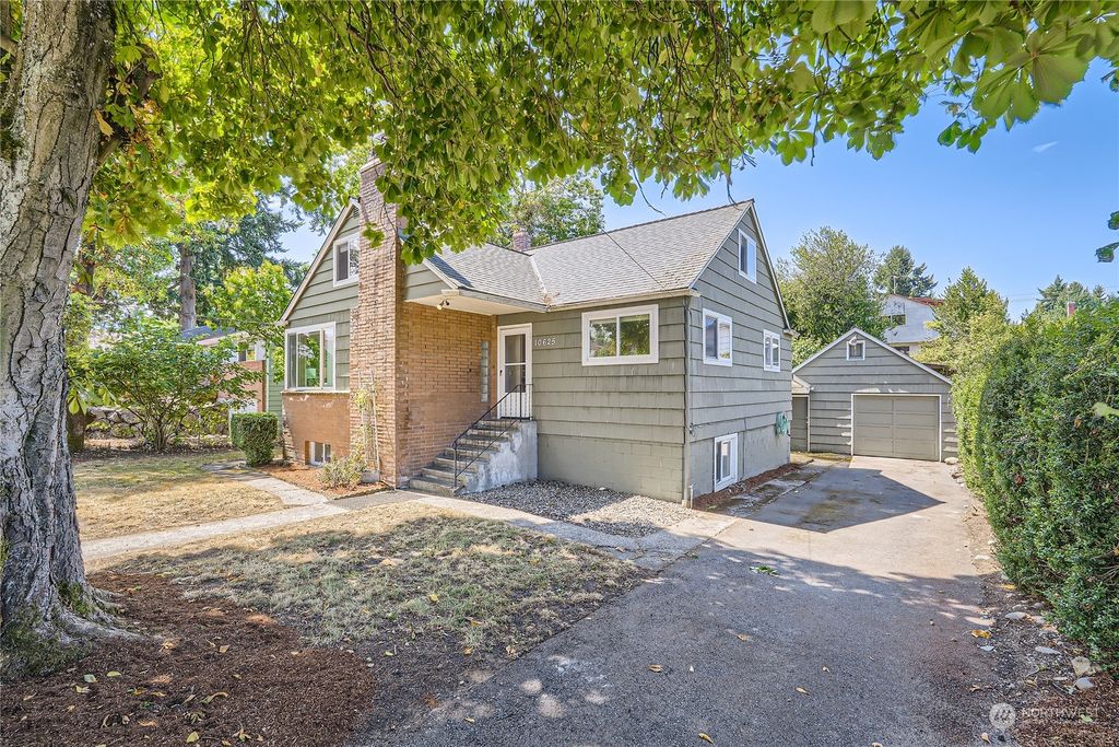 Photo of 10625 17th Avenue SW, Seattle, WA 98146 (MLS # 2143237)