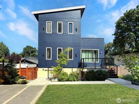 Photo of 620 Stevens Avenue NW, Renton, WA 98507 (MLS # 2542571)