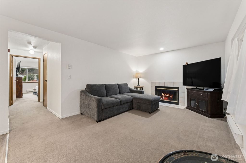 Photo of 1626 Grant Avenue S #D101, Renton, WA 98055 (MLS # 2364328)