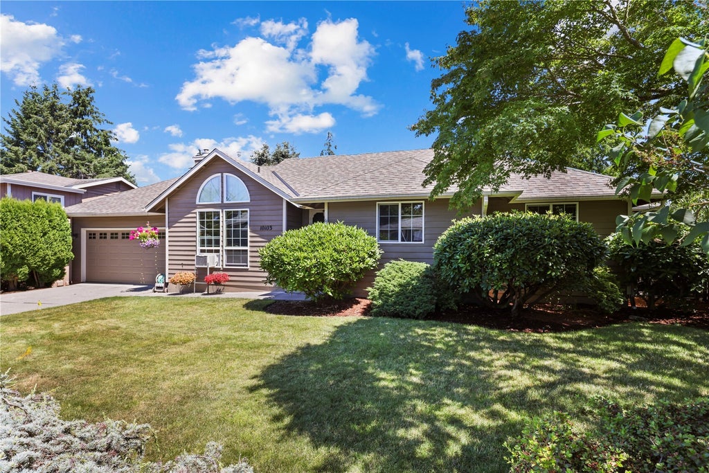 Photo of 10103 27th Drive SE, Everett, WA 98208 (MLS # 2595826)