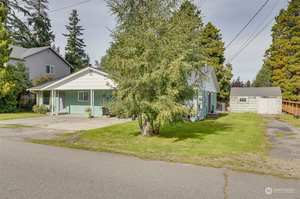 Photo of 17 Fern Road, Everett, WA 98203 (MLS # 2299116)