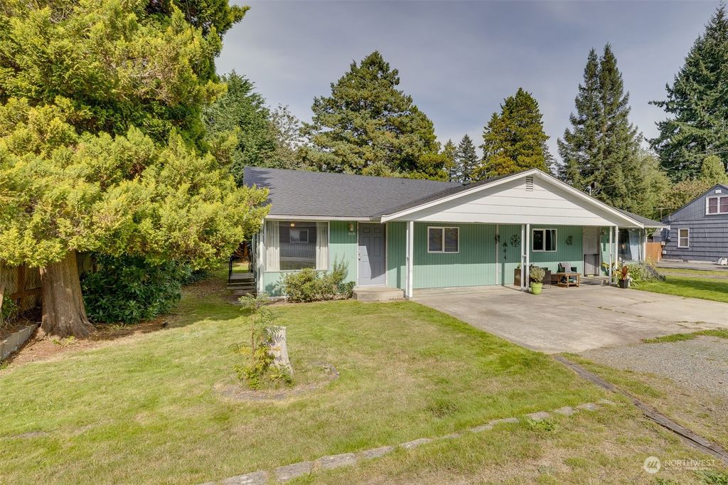 Photo of 17 Fern Road, Everett, WA 98203 (MLS # 2299116)