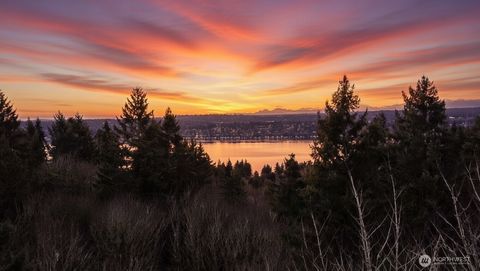 Photo of 7017 NE 132 St, Kirkland, WA 98034 (MLS # 2475329)