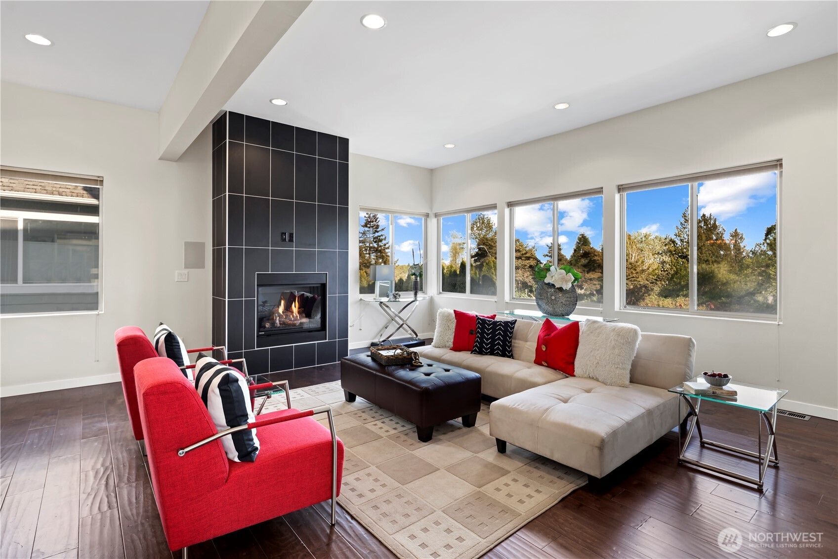 4137 Fauntleroy Way SW