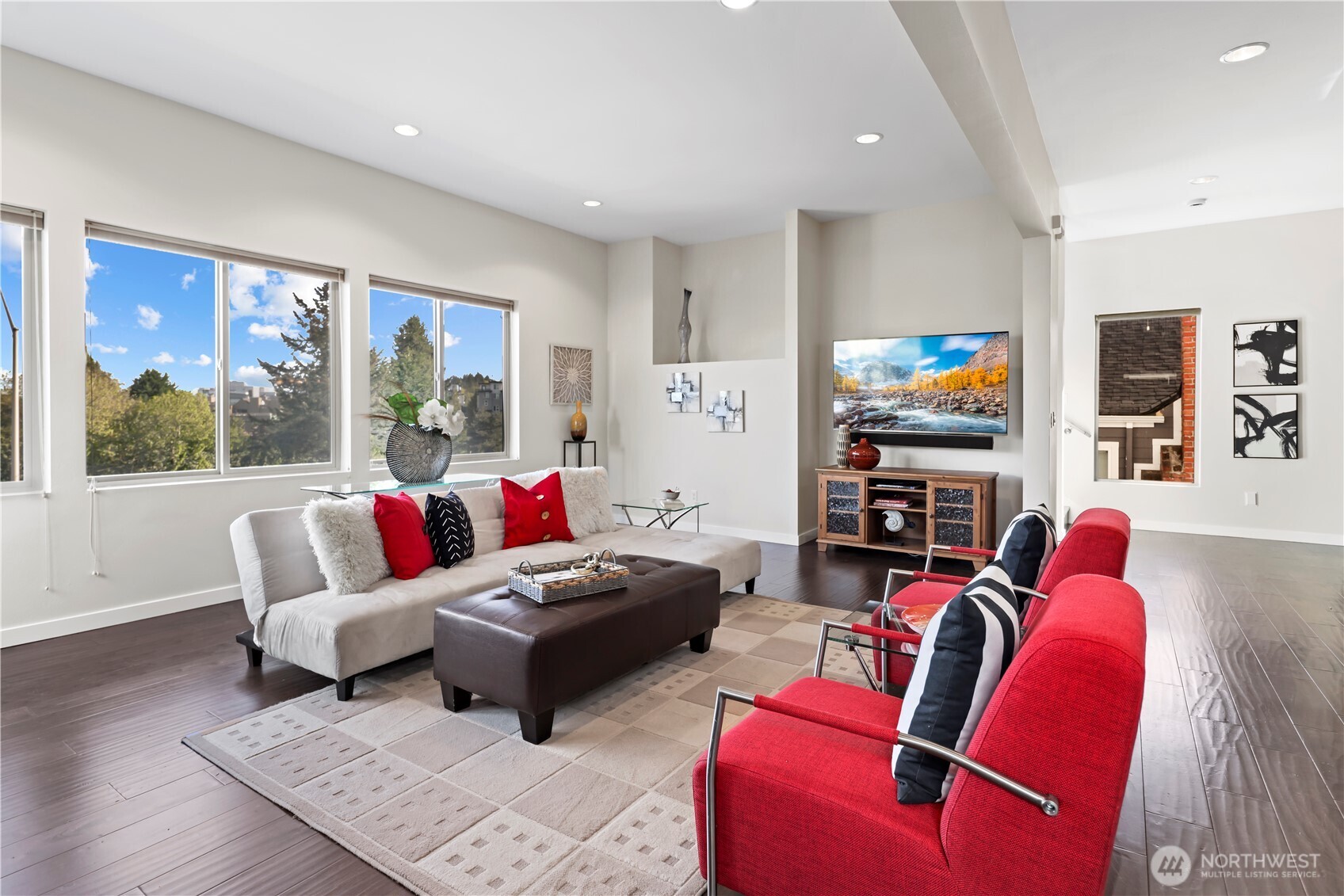 4137 Fauntleroy Way SW