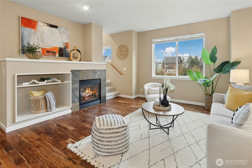 Photo of 909 4th Avenue NE, Issaquah, WA 98029 (MLS # 2493964)