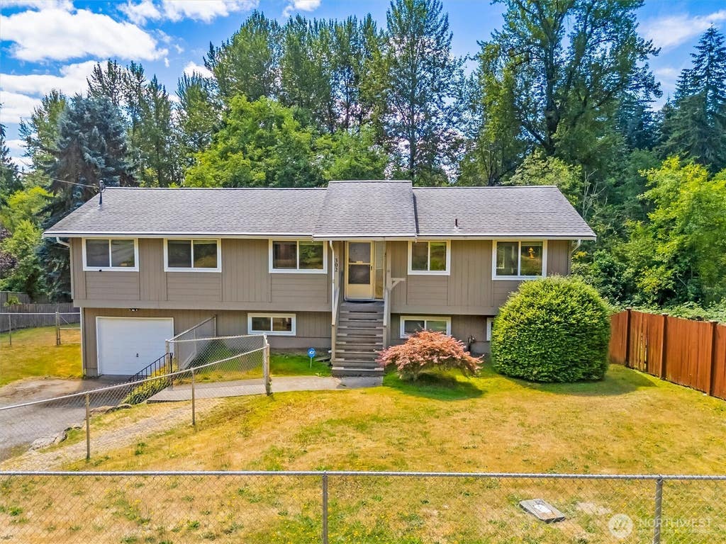 Photo of 302 137th Street SW, Everett, WA 98208 (MLS # 2562355)