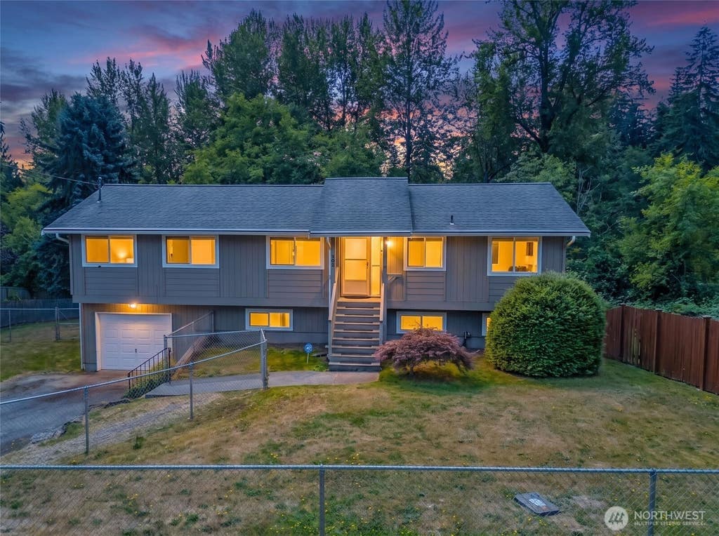 Photo of 302 137th Street SW, Everett, WA 98208 (MLS # 2562355)