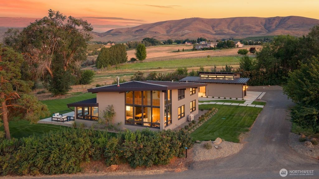 Photo of 197 Skyview Drive, Ellensburg, WA 98926 (MLS # 2470859)