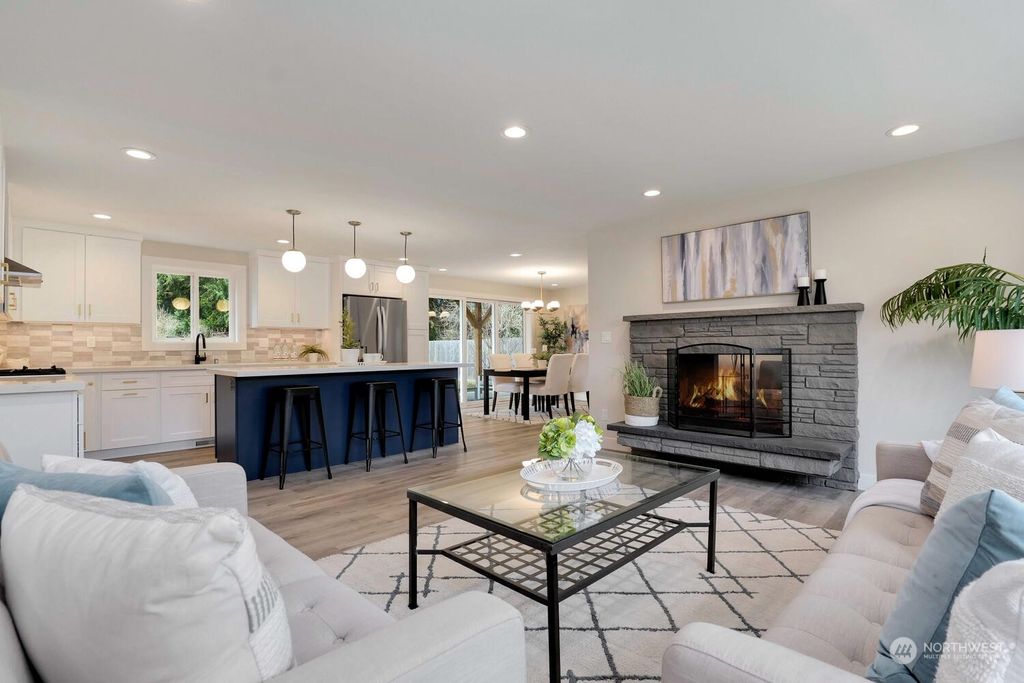 Photo of 15021 75th Avenue NE, Kenmore, WA 98028 (MLS # 2055946)