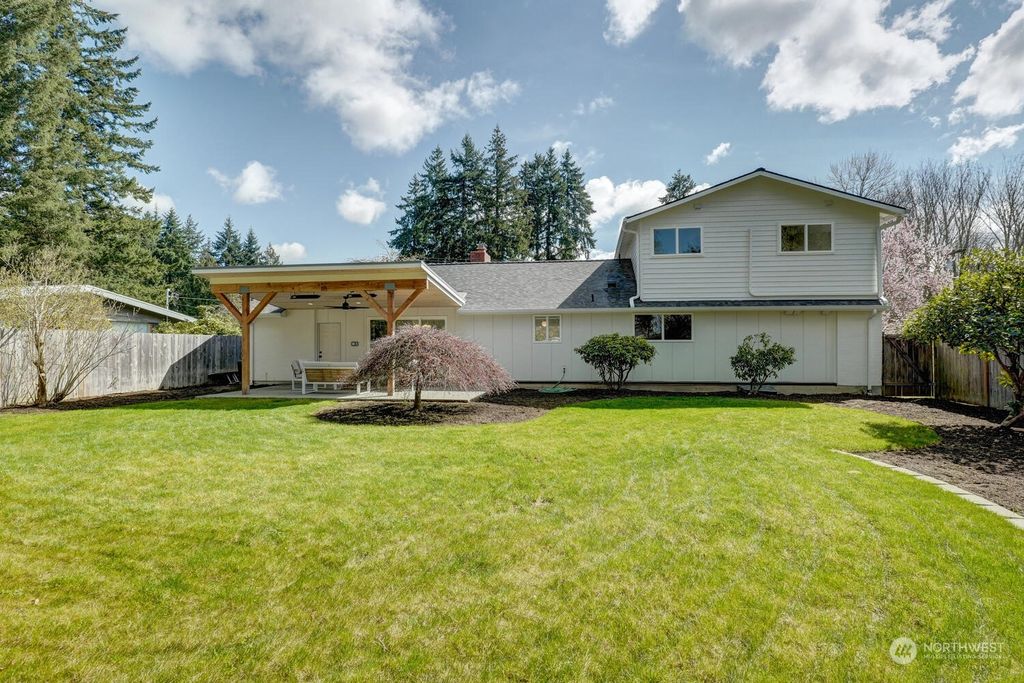 Photo of 15021 75th Avenue NE, Kenmore, WA 98028 (MLS # 2055946)