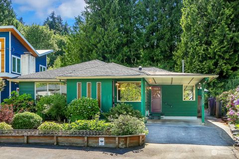 Photo of 9209 Matthews Avenue NE, Seattle, WA 98115 (MLS # 2244452)