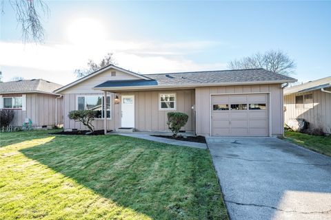 Photo of 3347 Nebraska Street, Longview, WA 98632 (MLS # 2489582)