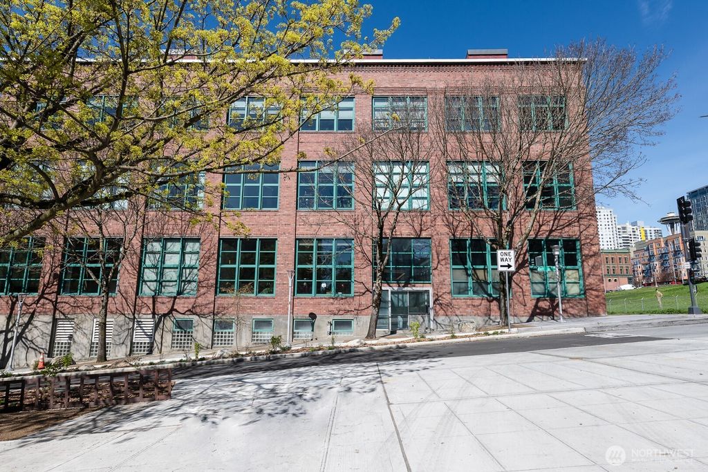 Photo of 66 Bell Street Ct #35, Seattle, WA 98053 (MLS # 2498076)
