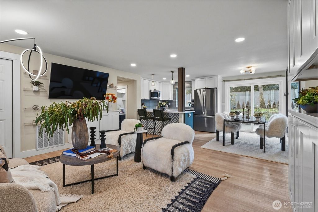 Photo of 5526 114th Ave Ave NE, Kirkland, WA 98033 (MLS # 2472326)