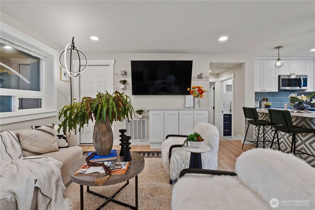 Photo of 5526 114th Ave Ave NE, Kirkland, WA 98033 (MLS # 2472326)