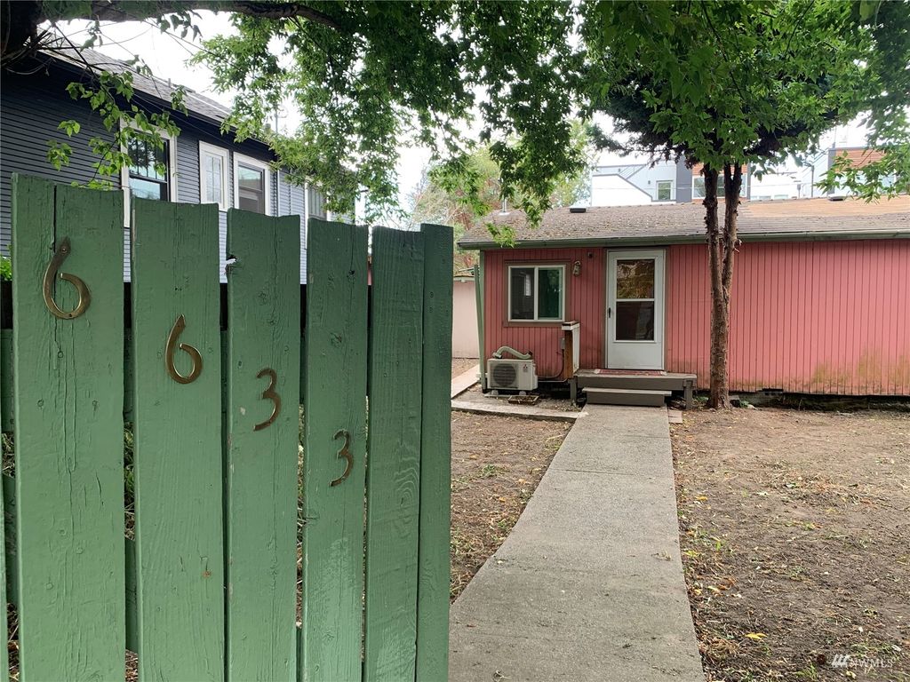 Photo of 6633 Flora Avenue S, Seattle, WA 98108 (MLS # 1991853)