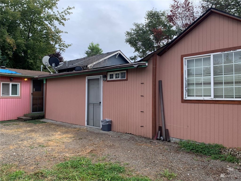 Photo of 6633 Flora Avenue S, Seattle, WA 98108 (MLS # 1991853)