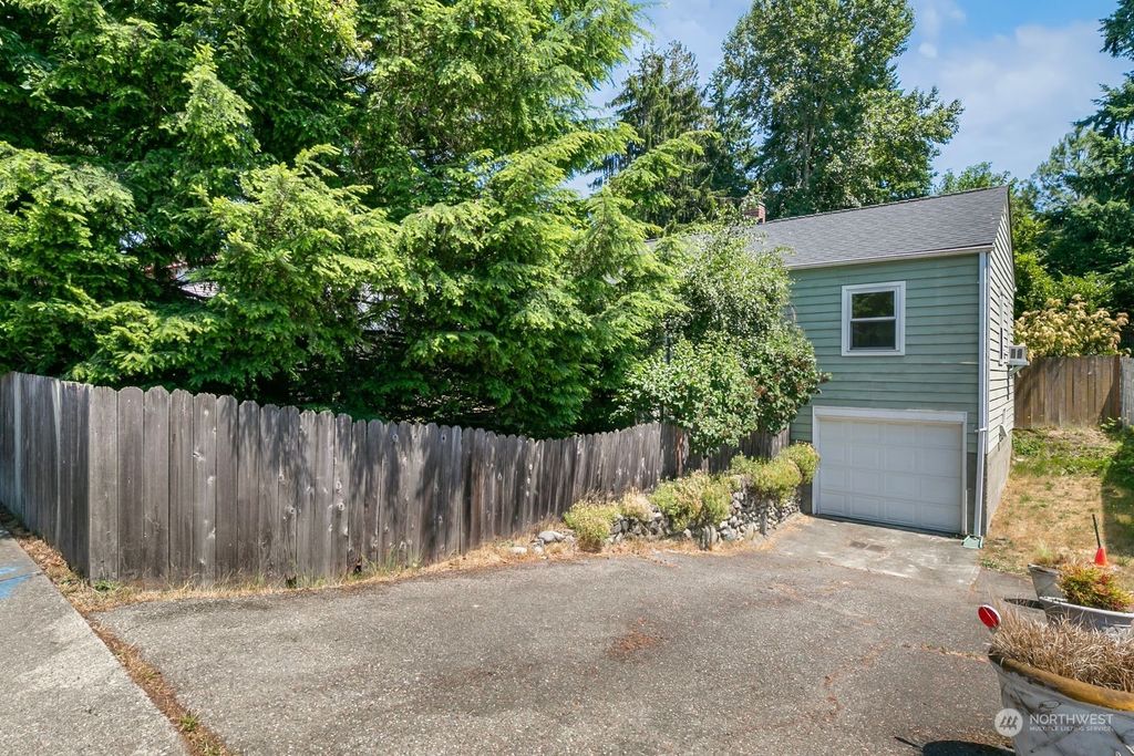 Photo of 14934 5th Avenue NE, Shoreline, WA 98155 (MLS # 2135330)