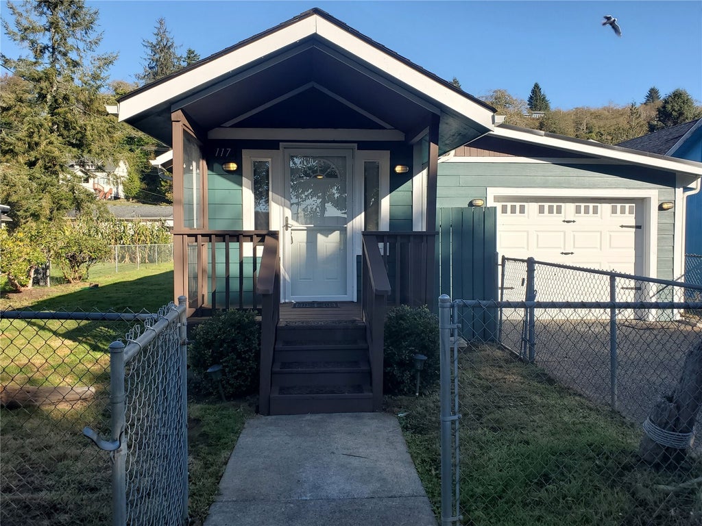 Photo of 117 W Eklund Avenue, Hoquiam, WA 98550 (MLS # 2597438)