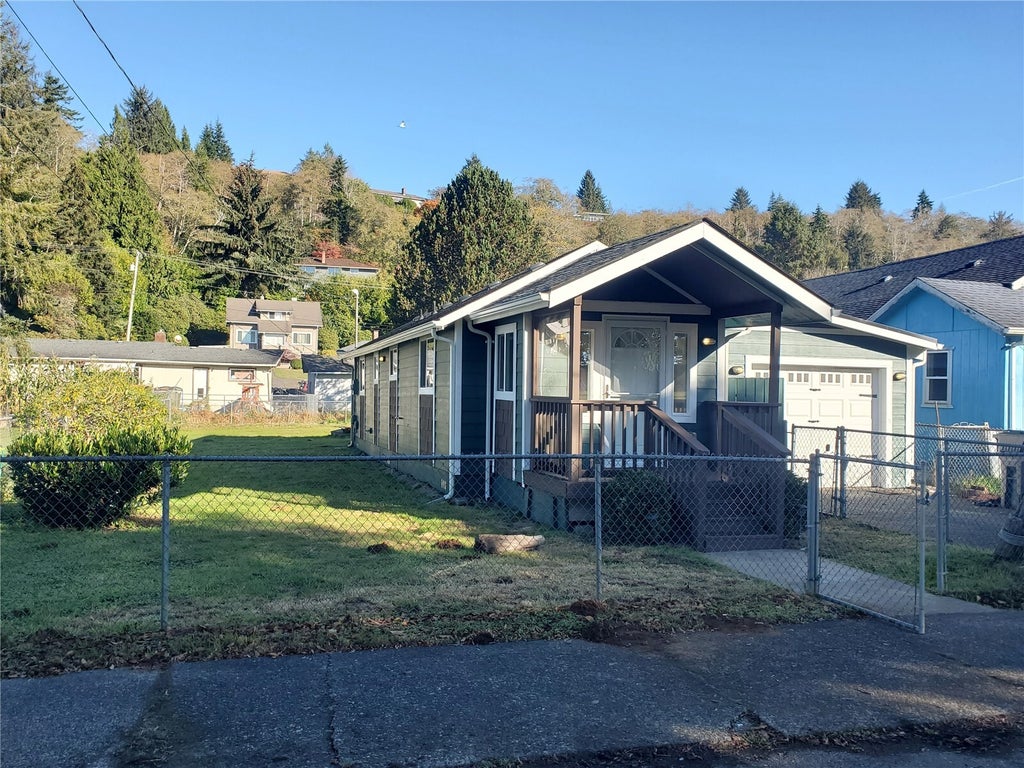 Photo of 117 W Eklund Avenue, Hoquiam, WA 98550 (MLS # 2597438)