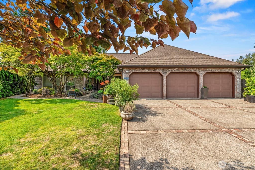 Photo of 1709 NW 86th Way, Vancouver, WA 98665 (MLS # 2567822)