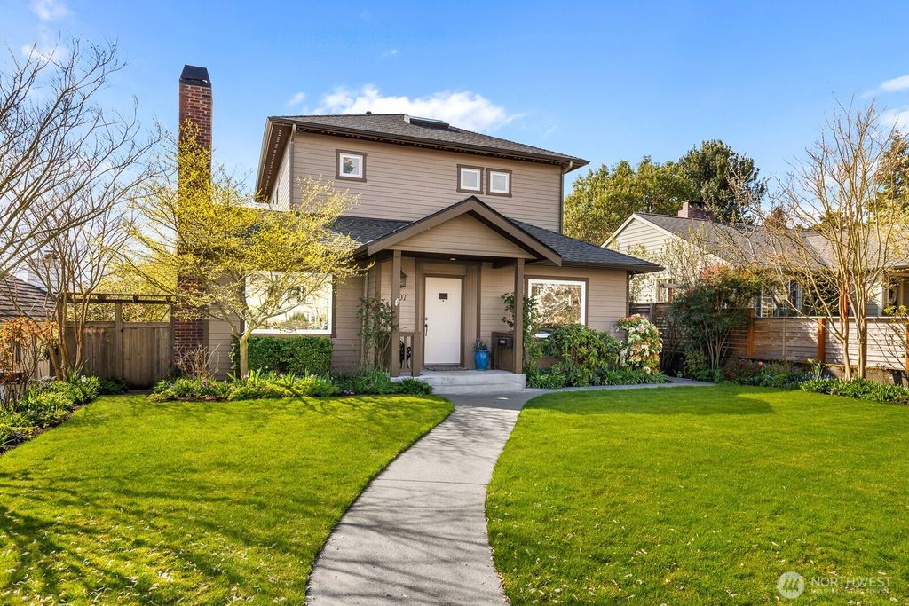 Photo of 3207 29th Avenue W, Seattle, WA 98199 (MLS # 2353152)