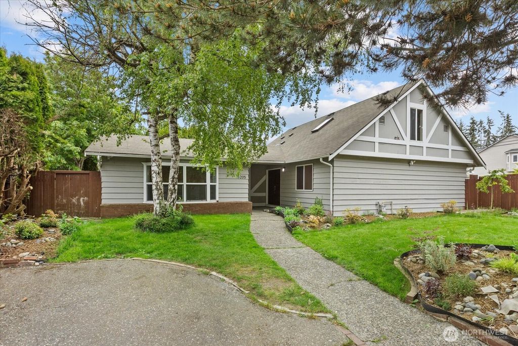 Photo of 5205 173rd Place SW, Lynnwood, WA 98037 (MLS # 2526540)