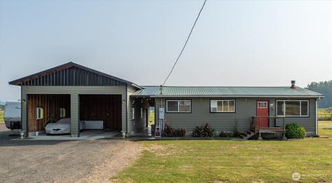 Photo of 126 W Sunny Sands RD, Cathlamet, WA 98612 (MLS # 2564679)