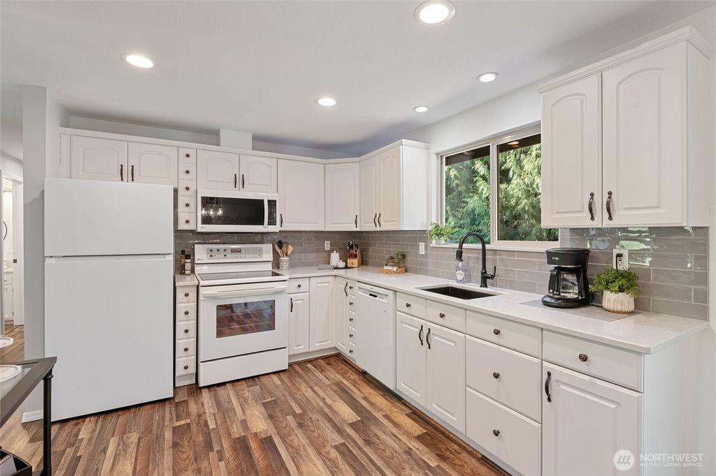 Photo of 811 Grimes Road, Bothell, WA 98012 (MLS # 2363410)