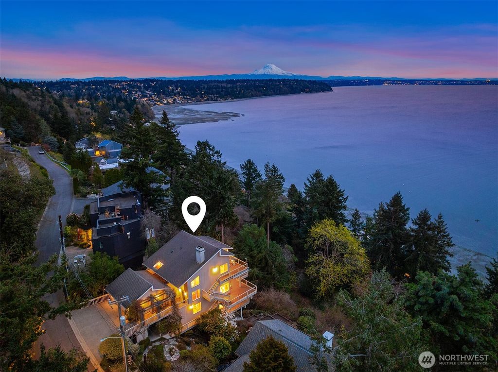 Photo of 2861 SW 171st Street, Burien, WA 98166 (MLS # 2498848)