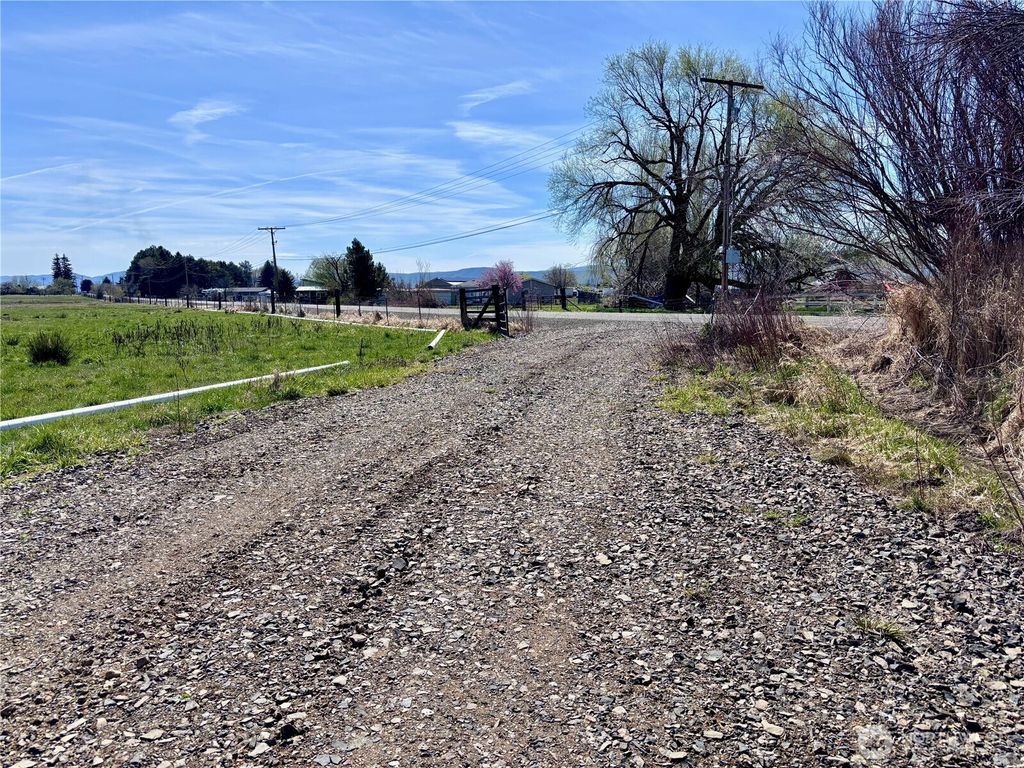 Photo of 4 xx Dry Creek Road, Ellensburg, WA 98926 (MLS # 2508428)