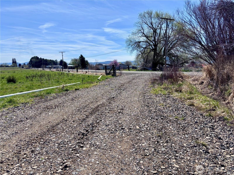 4 Dry Creek Road