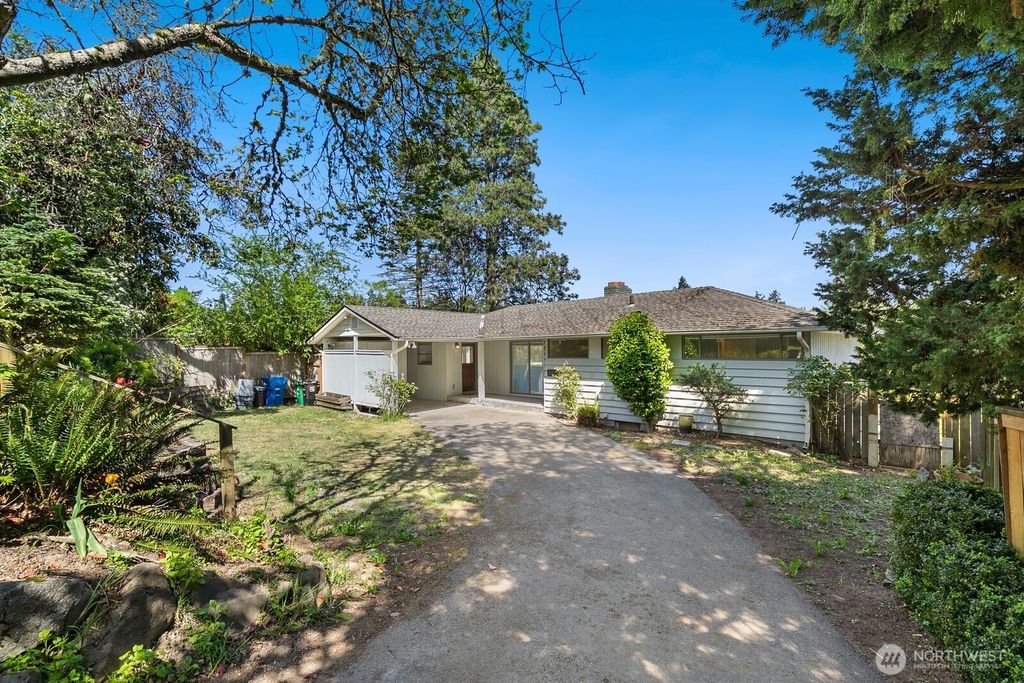 Photo of 11218 35th Avenue SW, Seattle, WA 98146 (MLS # 2517656)