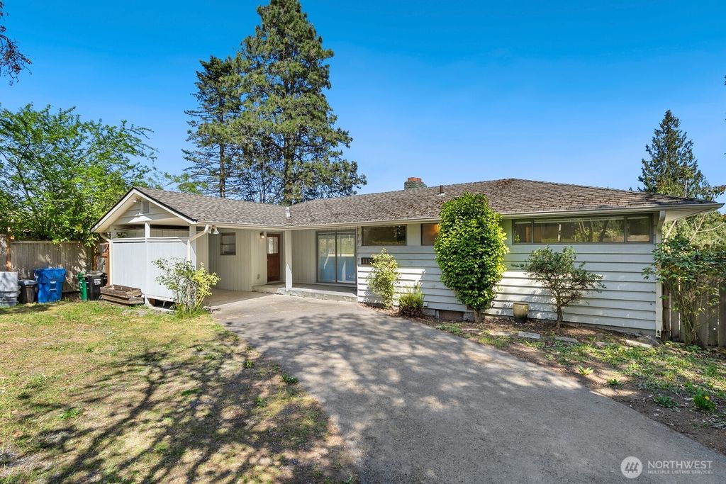 Photo of 11218 35th Avenue SW, Seattle, WA 98146 (MLS # 2517656)