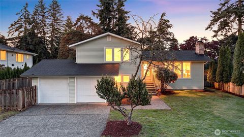 Photo of 2208 Vashon Ave AVE NE, Renton, WA 98059 (MLS # 2524587)