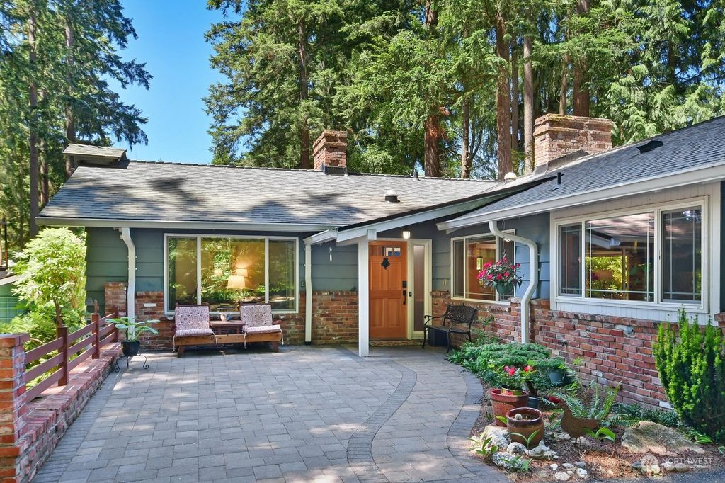 Photo of 3738 NE 187th Street, Lake Forest Park, WA 98155 (MLS # 2132395)