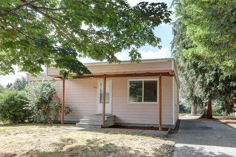Photo of 4627 S 125th Street, Tukwila, WA 98178 (MLS # 2412651)