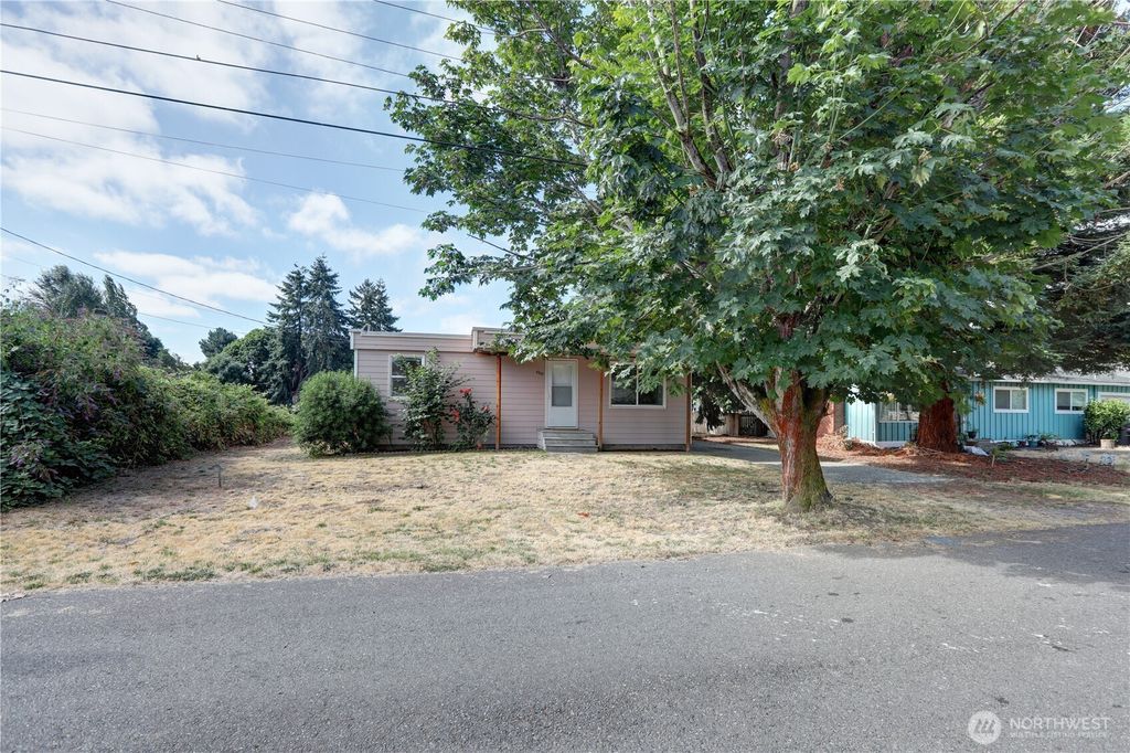 Photo of 4627 S 125th Street, Tukwila, WA 98178 (MLS # 2412651)