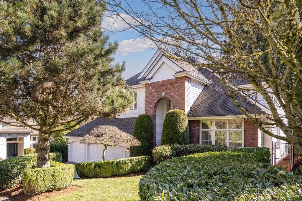 Photo of 5394 175th Place SE, Bellevue, WA 98006 (MLS # 2213948)