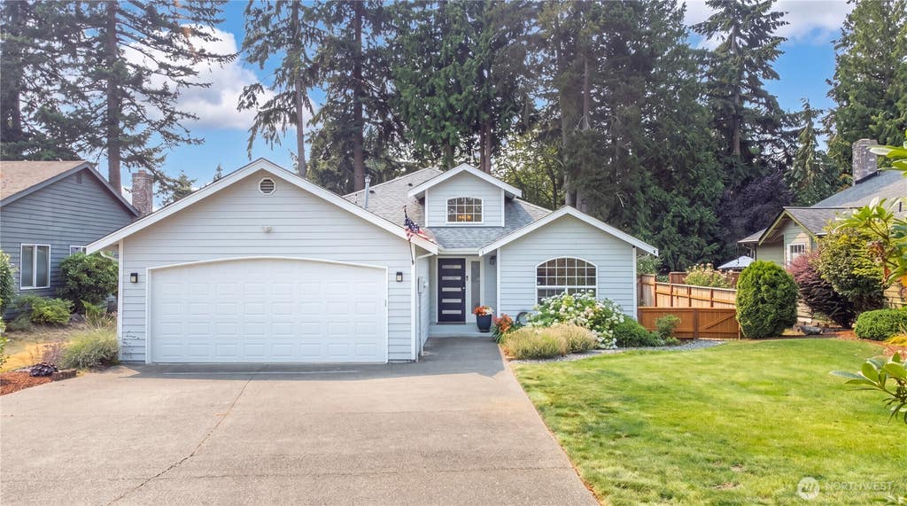 Photo of 4019 NE 17th Street, Renton, WA 98056 (MLS # 2564986)