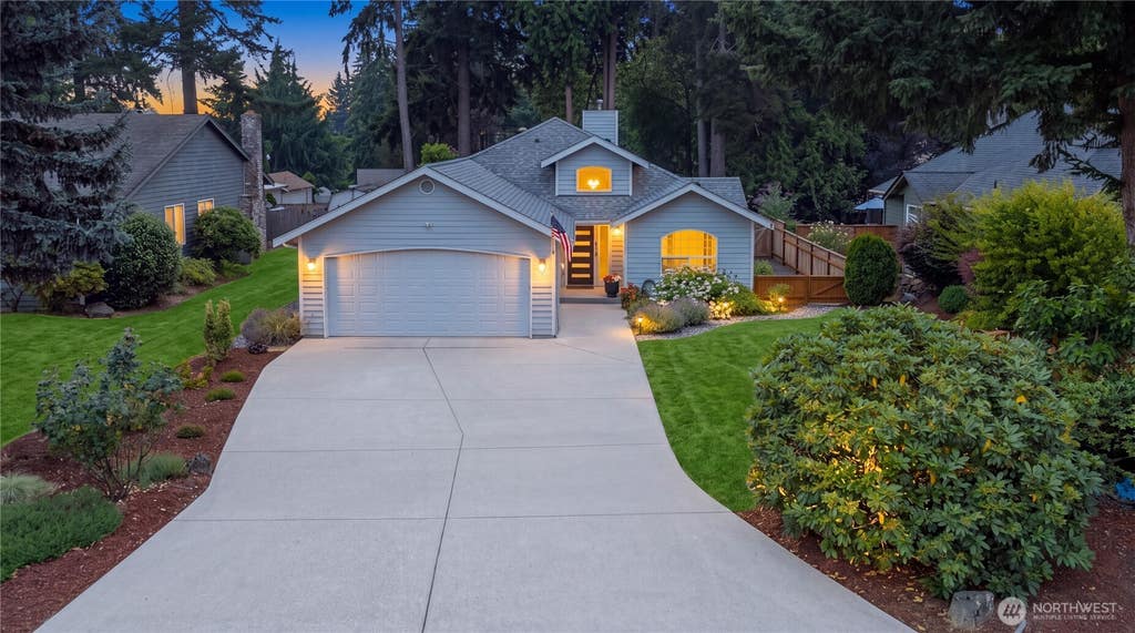 Photo of 4019 NE 17th Street, Renton, WA 98056 (MLS # 2564986)