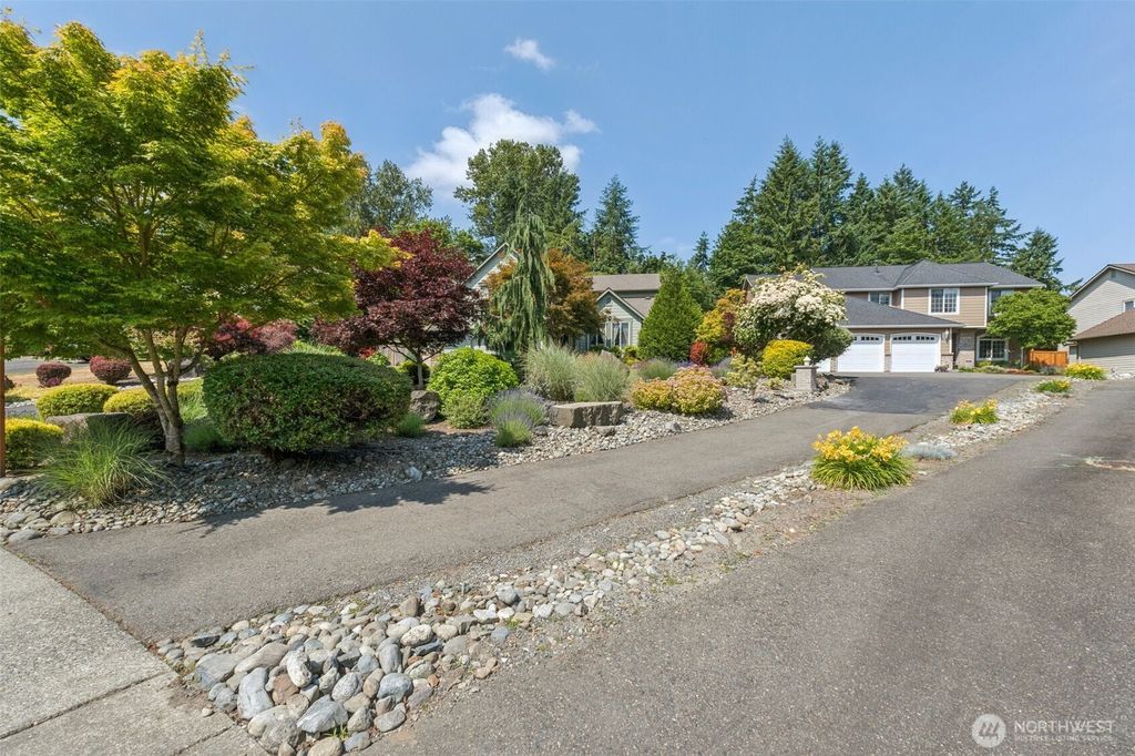 Photo of 15611 138th Place SE, Renton, WA 98058 (MLS # 2394433)