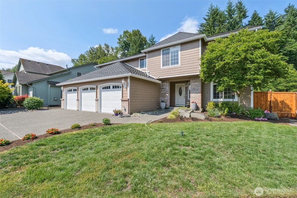 Photo of 15611 138th Place SE, Renton, WA 98058 (MLS # 2394433)