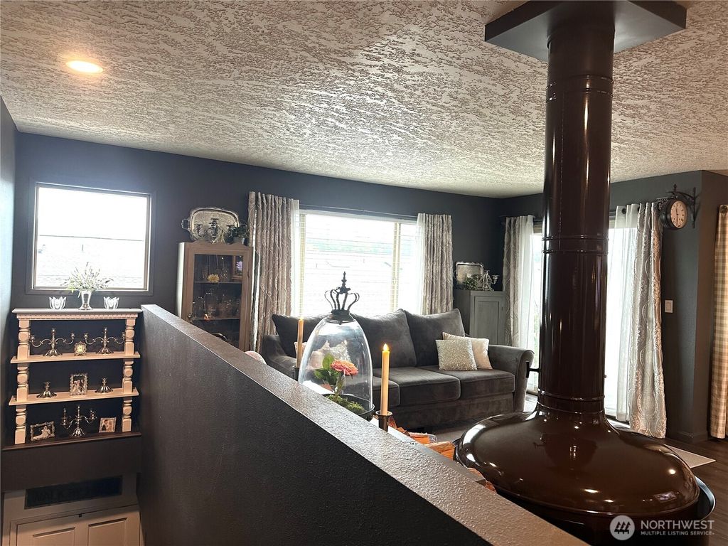 Photo of 1310 River Road #13, Longview, WA 98632 (MLS # 2556908)
