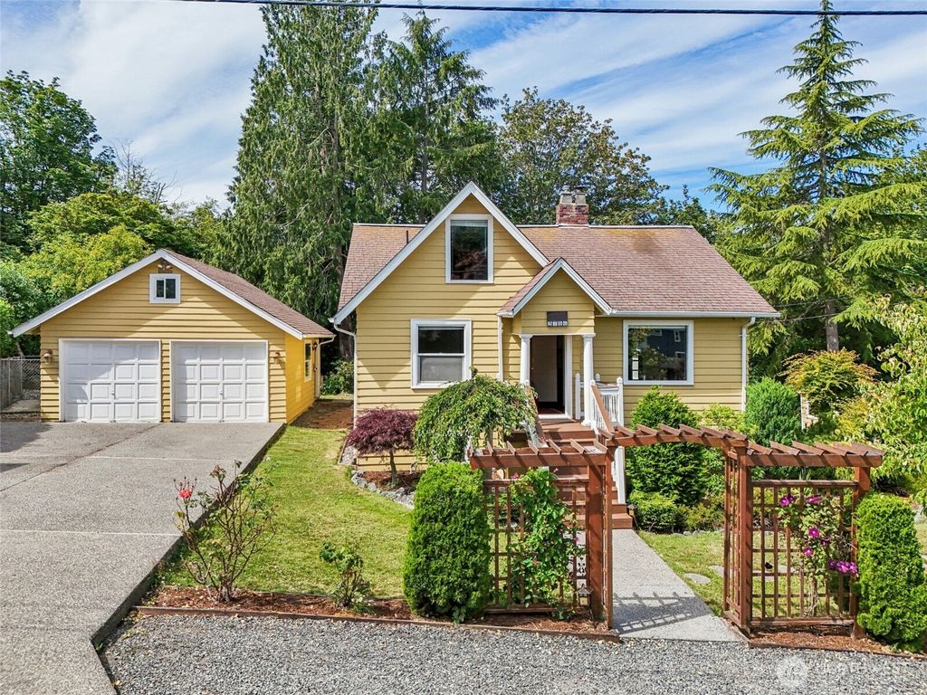 Photo of 3706 Upland Avenue, Everett, WA 98203 (MLS # 2401593)