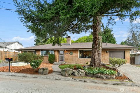 842 Lynnwood Avenue NE Renton WA 98056