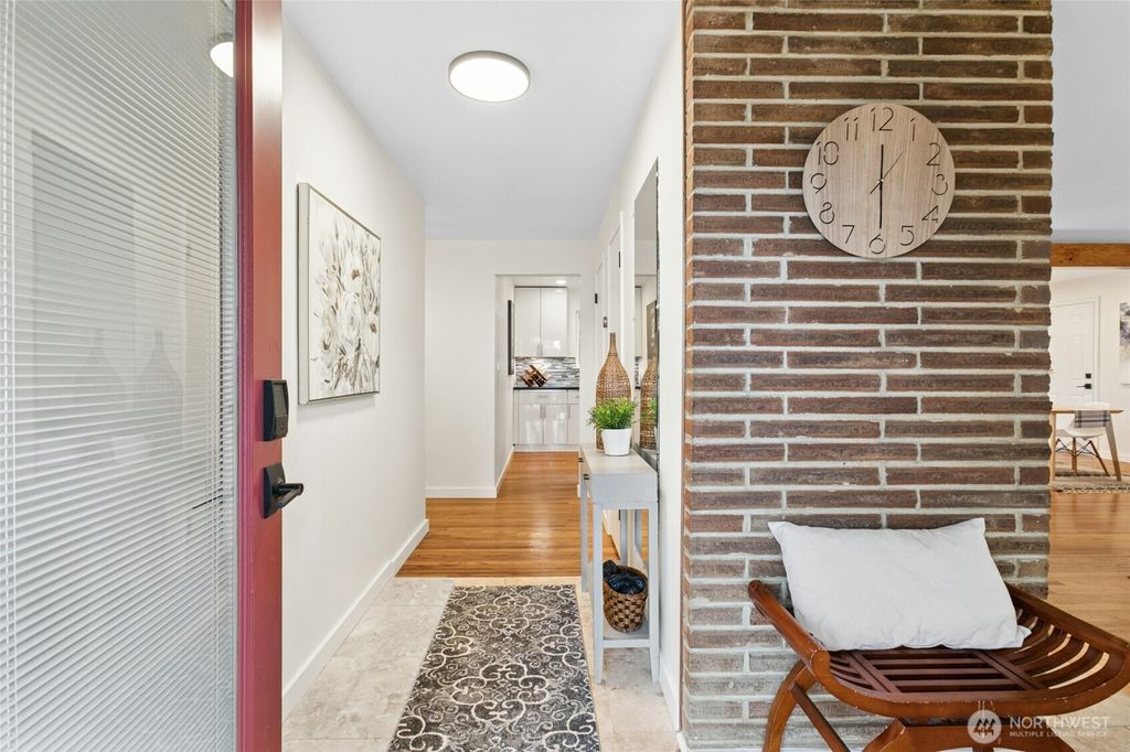 Photo of 842 Lynnwood Avenue NE, Renton, WA 98056 (MLS # 2458568)