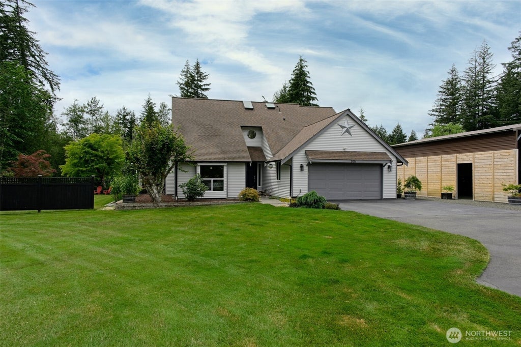 Photo of 305 NW Paulson Road, Poulsbo, WA 98370 (MLS # 2553713)
