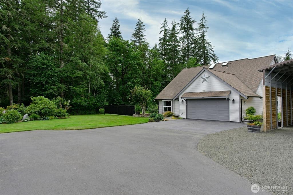 Photo of 305 NW Paulson Road, Poulsbo, WA 98370 (MLS # 2553713)